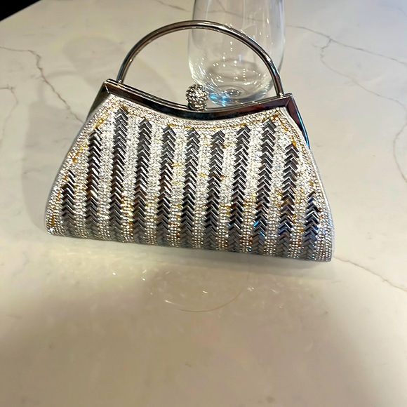 Silver beaded clutch - Picture 1 of 7